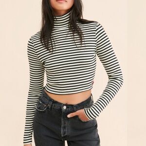 🤍🖤❤️ Bundle of (3) Mock Neck Striped Crop Tops ❤️🖤🤍